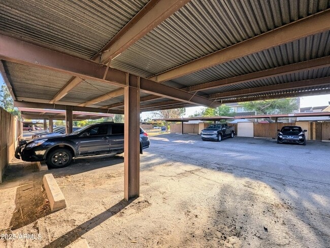 Building Photo - 2233 W Farmdale Ave