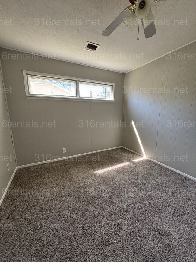 Building Photo - Three bed one bath House Available Now!