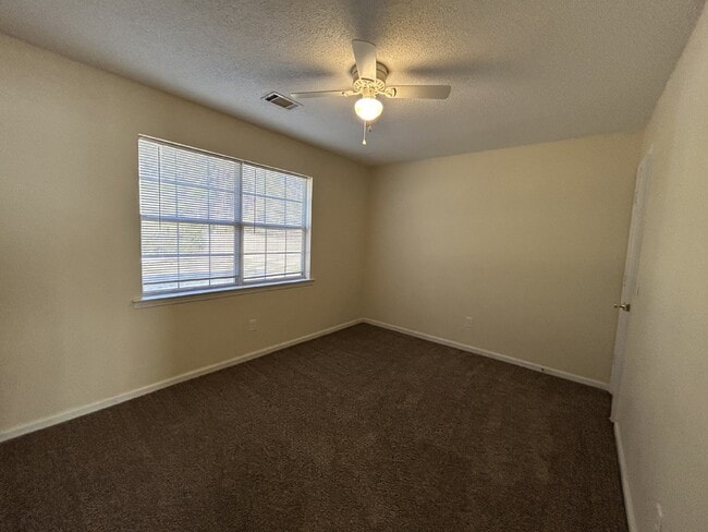 Building Photo - Home For Rent