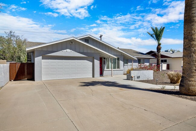 Building Photo - 4 Bedroom Home in Heart of Tempe!