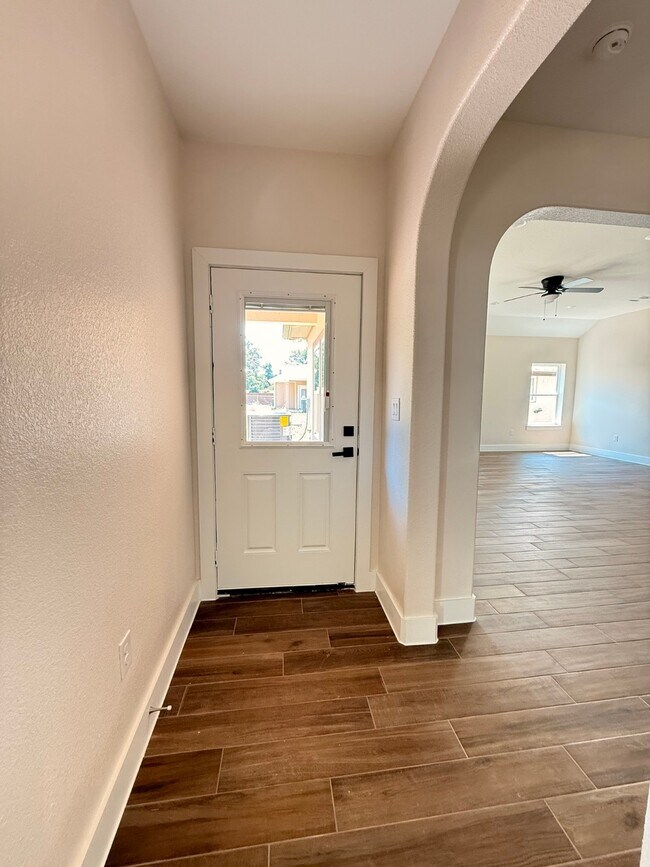 Building Photo - 14880 Coaltown Rd