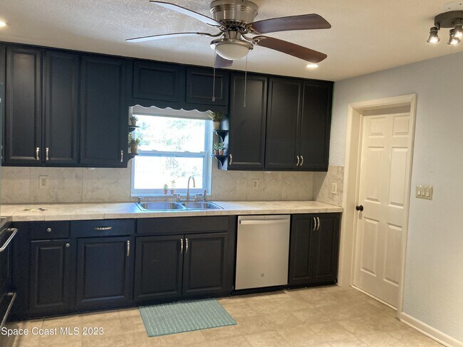 Building Photo - 933 S Tropical Trail