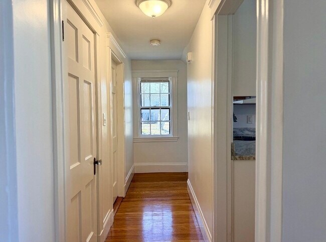 Building Photo - 38 Byron St