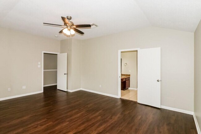 Building Photo - 3807 Wildhawk Dr
