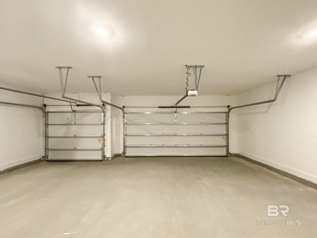 Building Photo - 510 Hardwood Ave