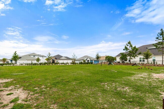 Building Photo - 368 Woods Ln