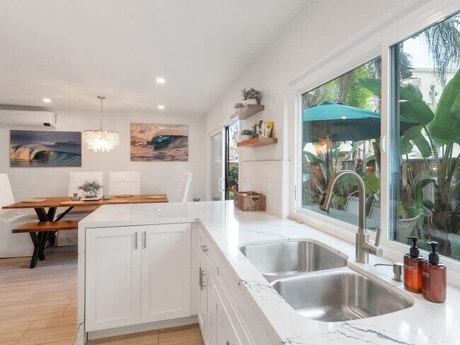 Building Photo - 750 S Sierra Ave