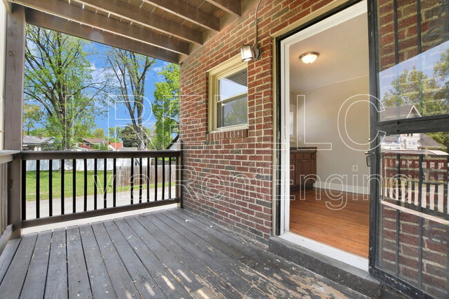 Building Photo - 126 N Longworth Ave