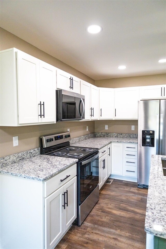 Building Photo - 516 Claremoor Ave