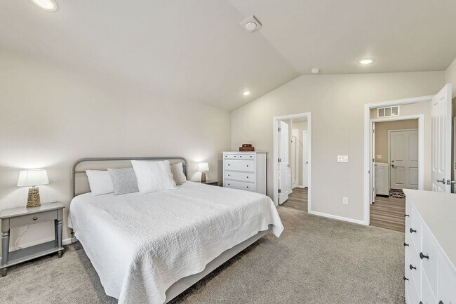 Building Photo - 13170 Valley Peak Dr