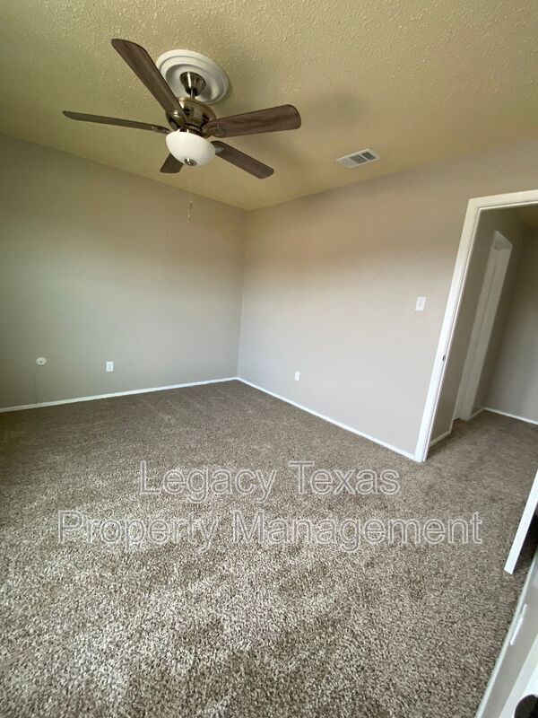 Building Photo - 1409 Courtney Pl