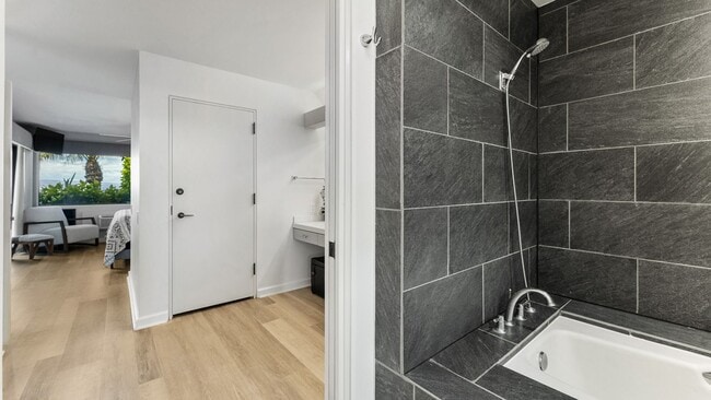 Building Photo - Renovated Two Bedroom/Two Bathroom at The Masters!