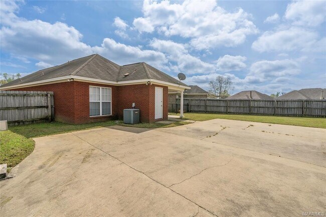 Building Photo - 8725 Lindsey Ln