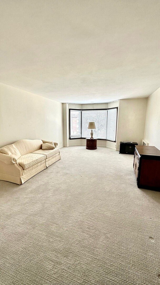 Building Photo - 2500 Windsor Mall