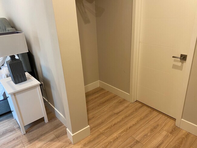 Building Photo - 662 Salem St