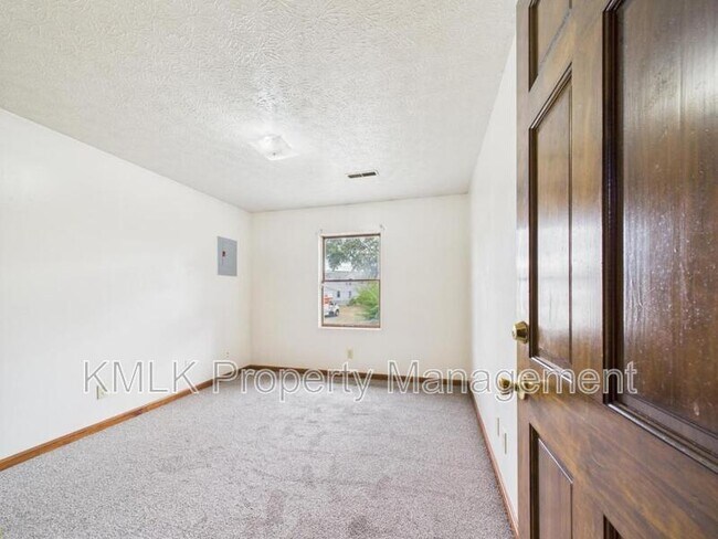 Building Photo - 456 Allyn St