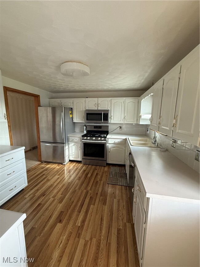 Building Photo - 964 Country Club Dr