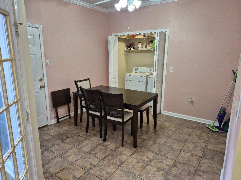 Building Photo - 152 S Foster Dr