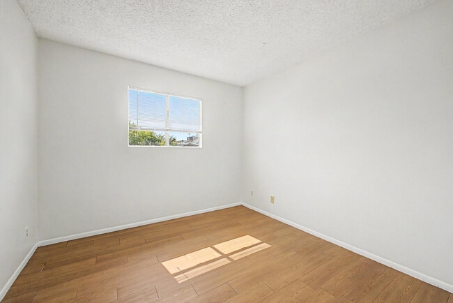 Building Photo - 2605 E Lemon St