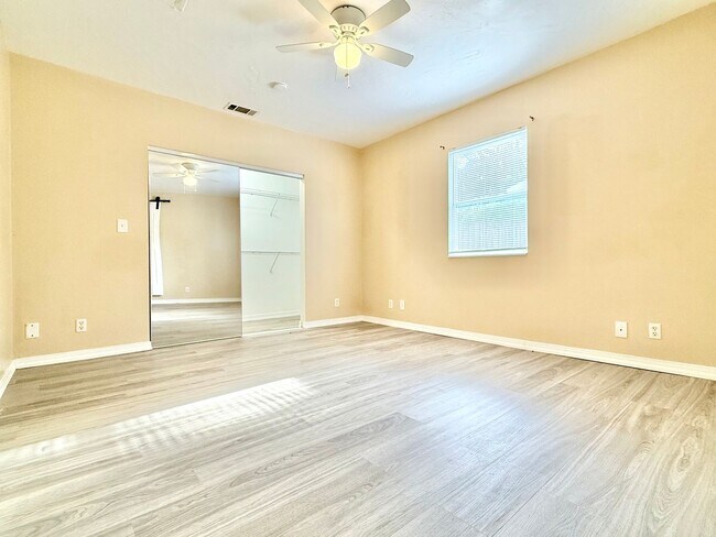 Building Photo - Your DeLand Escape: 4 Bedrooms + Pool at G...