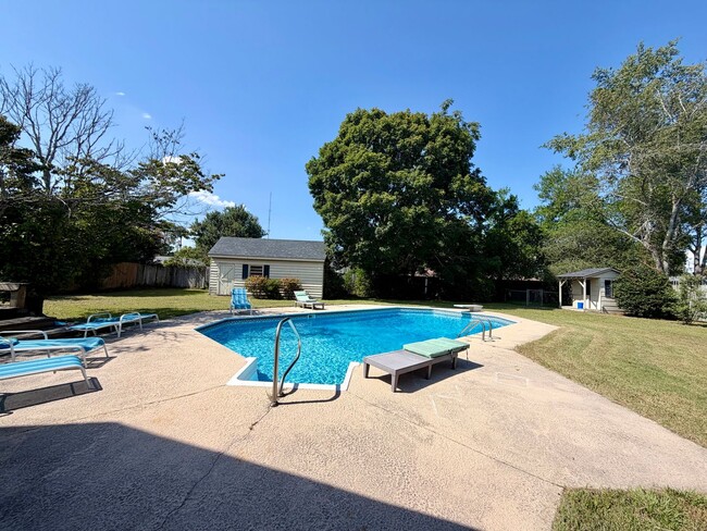 Building Photo - 2303 Gingko Dr