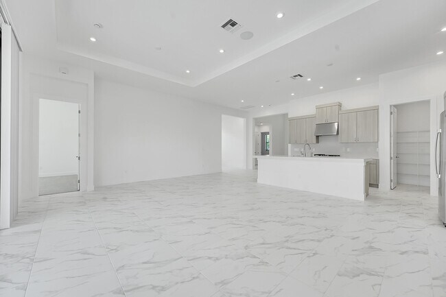 Building Photo - 13908 Vivant Dr