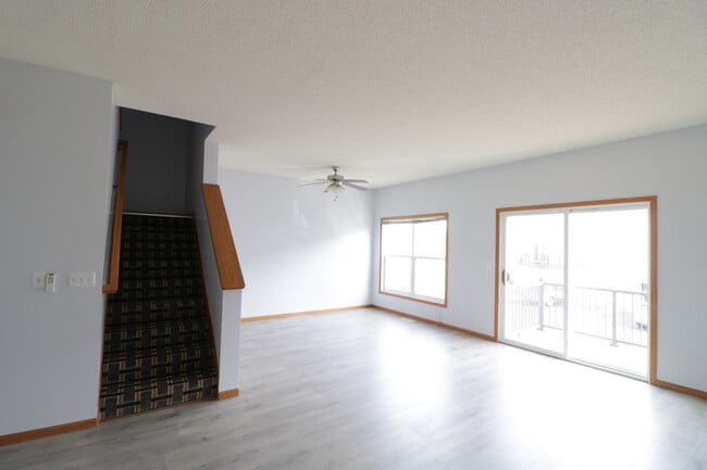 Building Photo - 7860 Old Carriage Ct