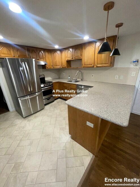 Building Photo - 842 South St