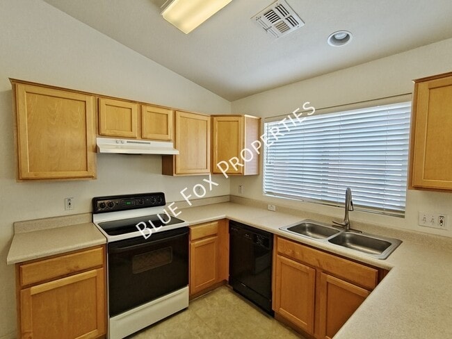 Building Photo - 7862 W Sacramento Hill Dr