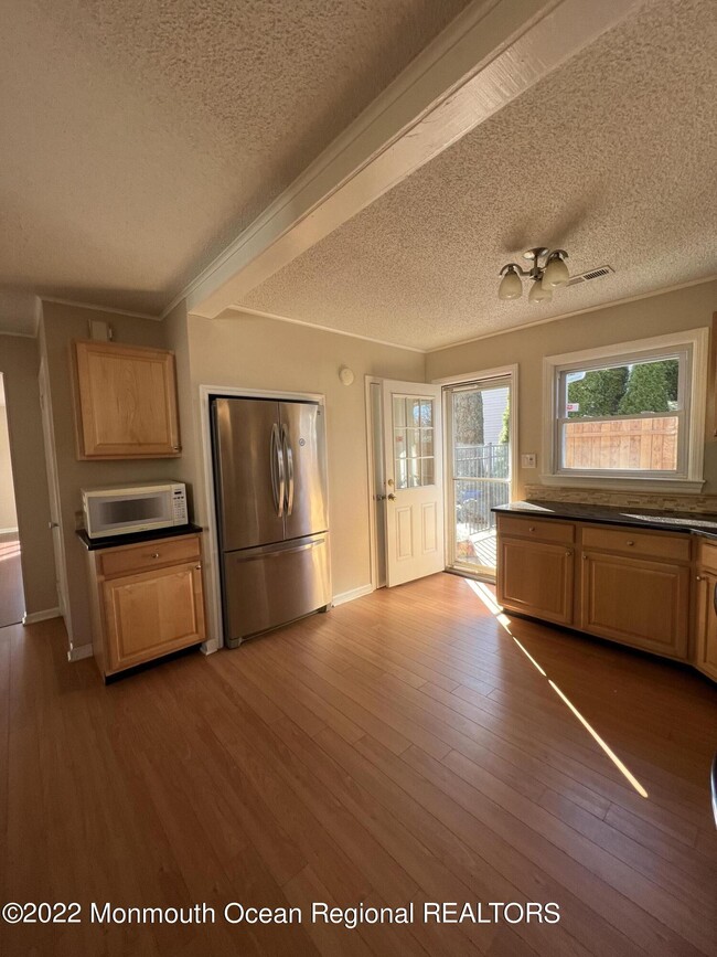 Building Photo - 451 Harnell Ave