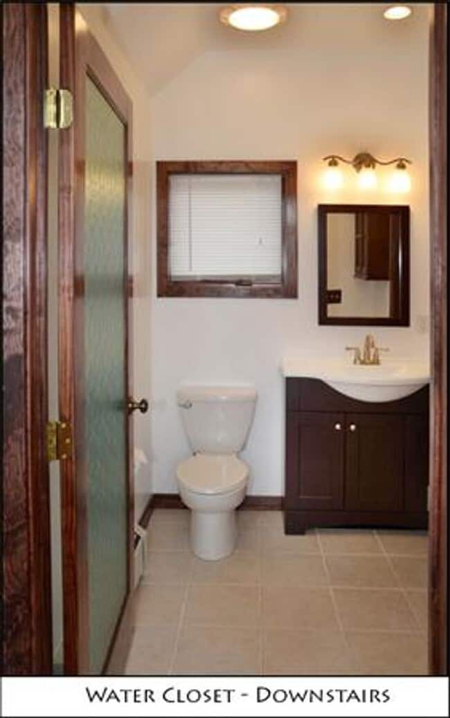 Building Photo - Year-Round Riverfront Home in Gloucester (Pet-Friendly)