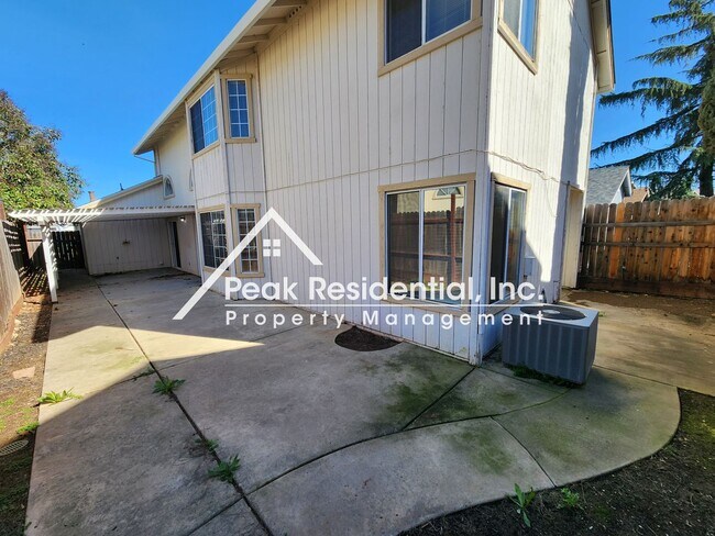 Building Photo - A Very Nice Lincoln 3bd/2ba House with 2-Car Garage