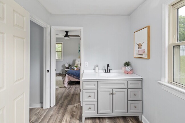 Building Photo - 10511 Lunswood Rd