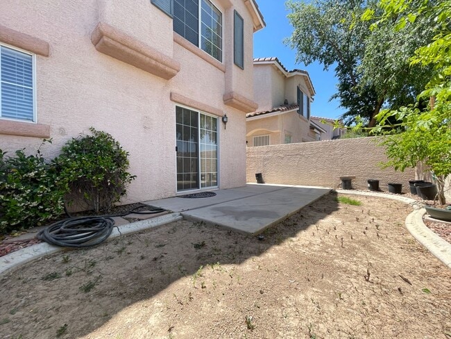 Building Photo - 3bedroom home in a GATED community near the strip