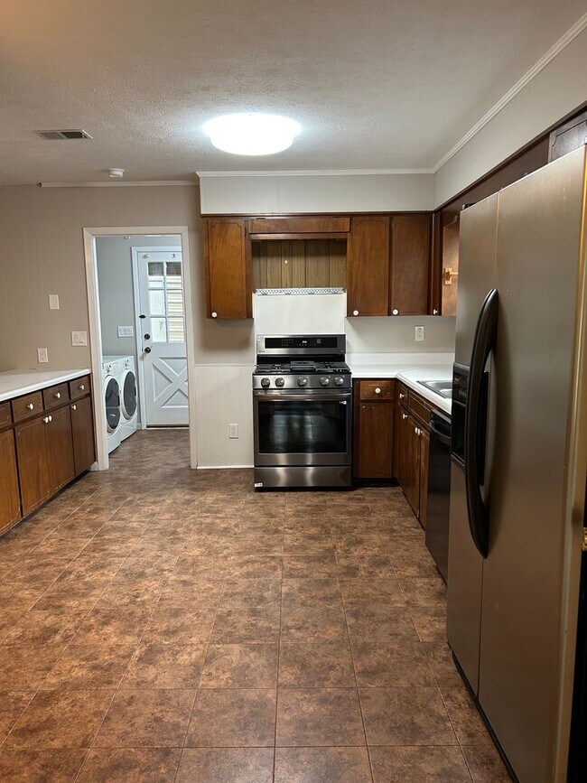 Building Photo - 1825 Edwardian Way