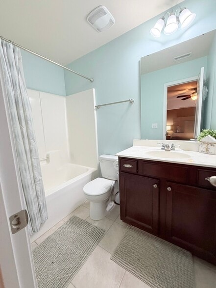 Building Photo - 550 Callandale Ln