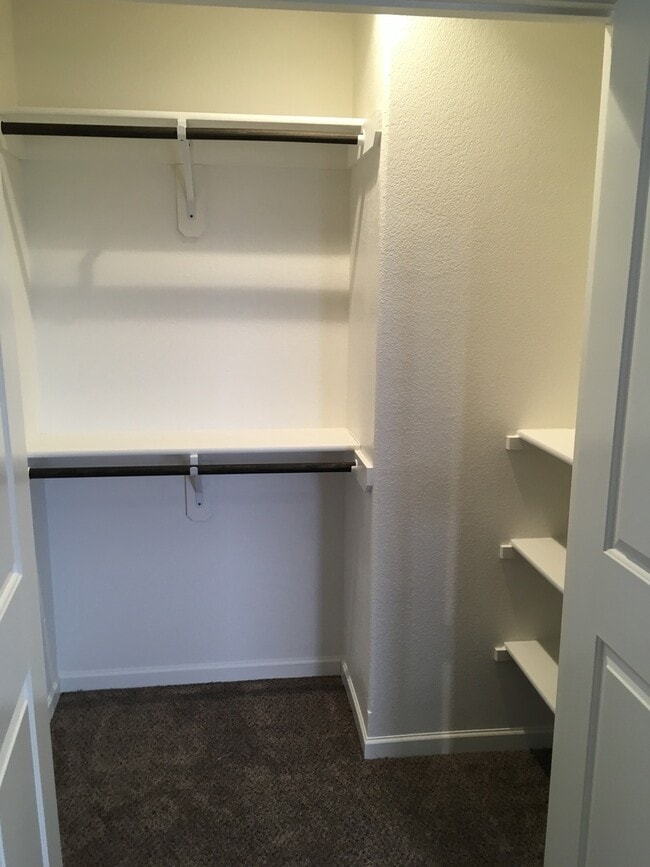 Building Photo - Newer 3 Bed Townhome in Grain Valley