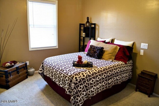 Building Photo - 5713 S 21st Pl