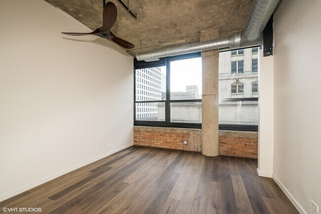 Building Photo - 130 S Canal St