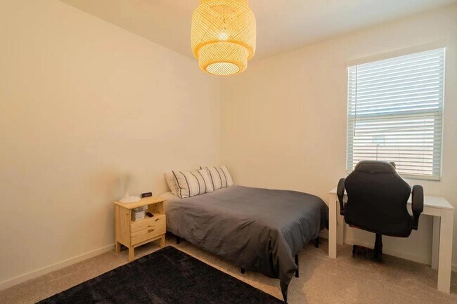 Building Photo - 2639 E Alida Trail