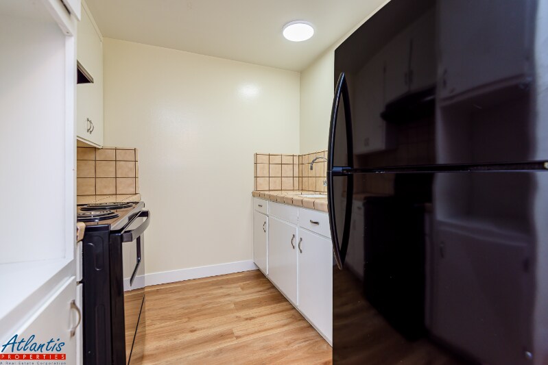 Building Photo - 642 Blythe Ct