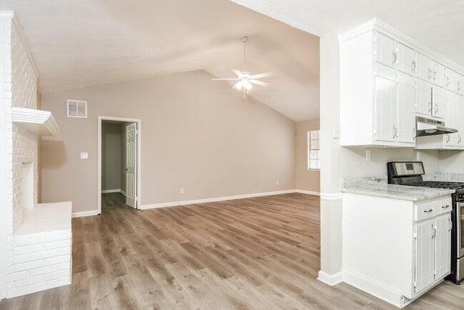 Building Photo - 6378 Valley Brook Dr