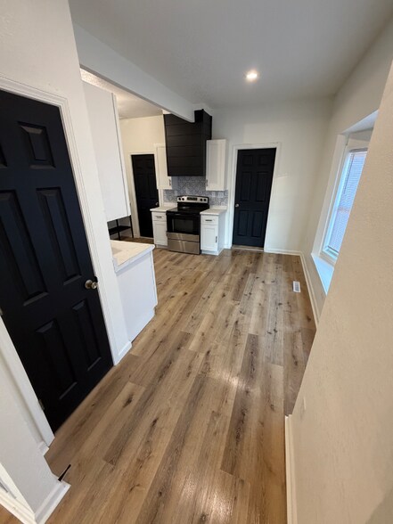 Building Photo - 2451 Chelsea Ave