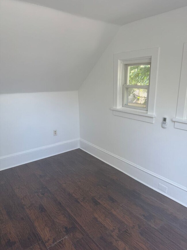 Building Photo - 23 E Bayview Ave