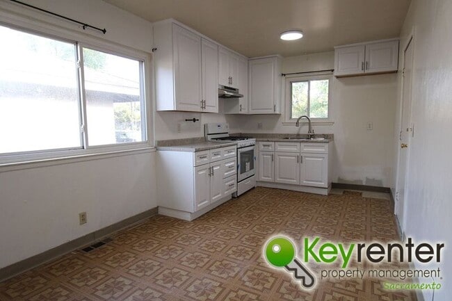 Building Photo - 10383 Mills Tower Dr