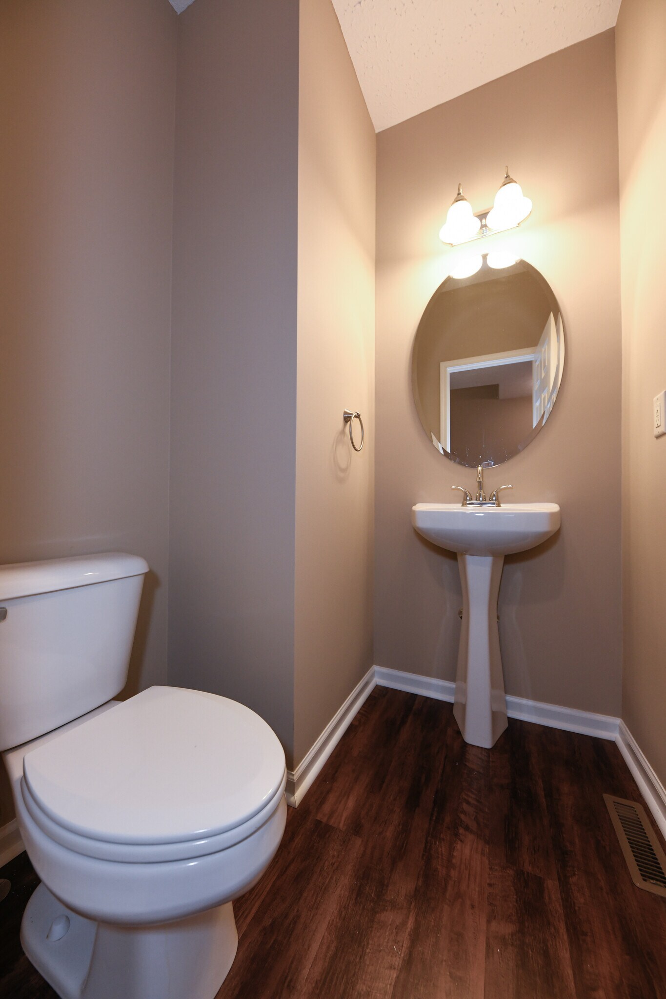 Building Photo - 5845 Crescent Ridge Dr