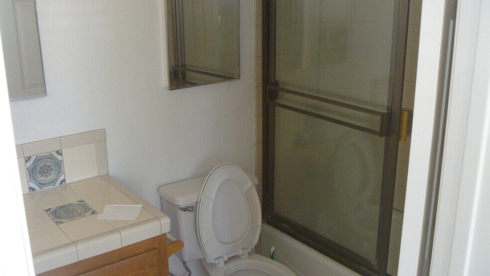 FULL BATHROOM FOR BEDROOM#2 - 2106 Clark Ln