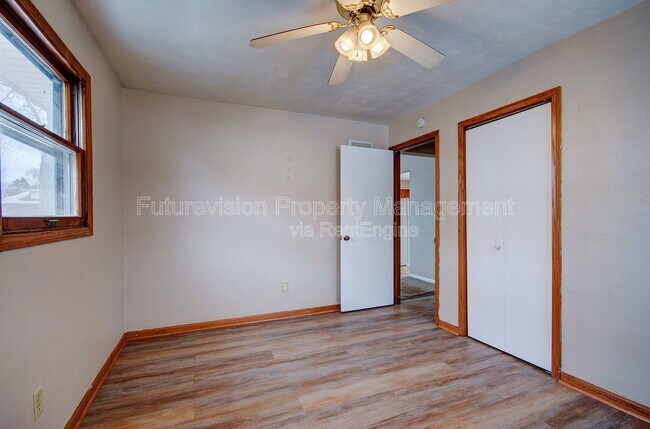 Building Photo - 323 S Hebbard St