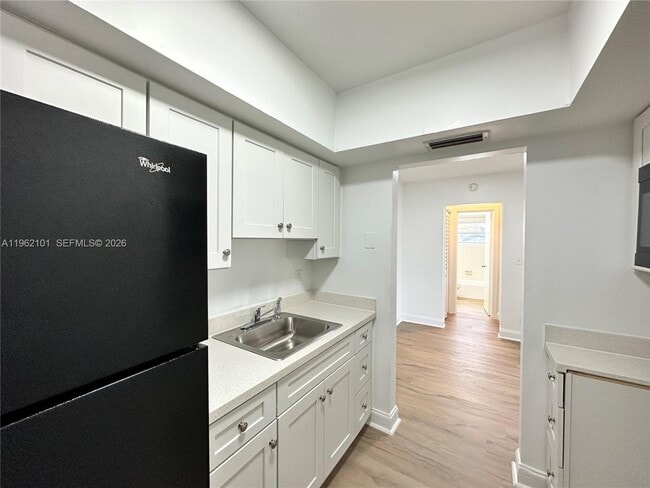 Building Photo - 2822 Van Buren St