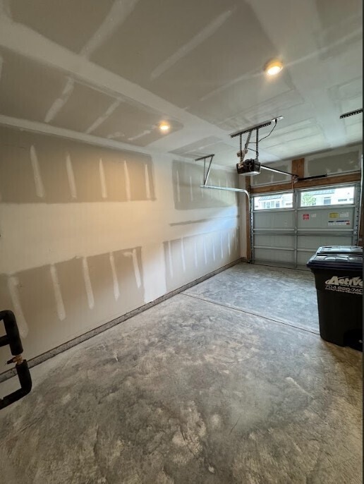 Building Photo - Beautiful 3-Bedroom, 3-Bath Home with Mode...